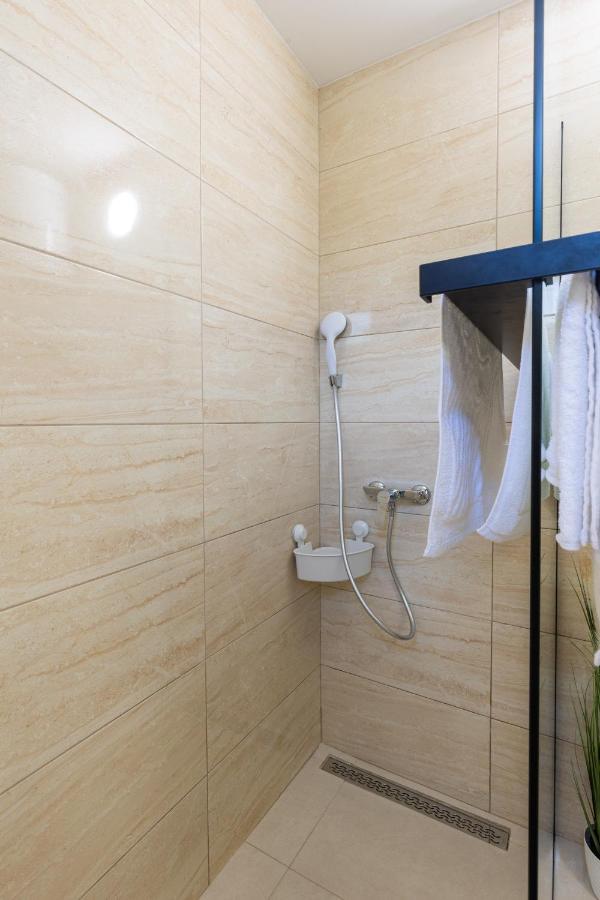 Apartments Roza Mlini Exterior photo